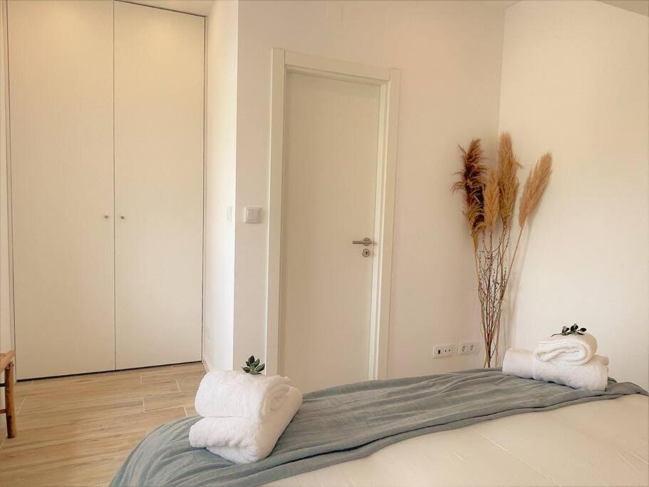 Cozy Apartment With Private Courtyard Barcarena エクステリア 写真